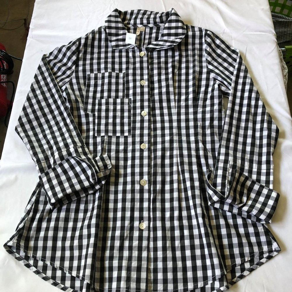 Woman's Shirt Size M